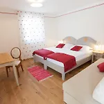 Gasthof Casa Krasna Gourmet Boutique